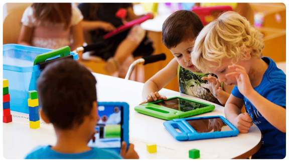 Kids working with Otsimo